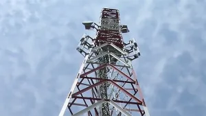 Трехгранная решетчатая башня связи из уголков