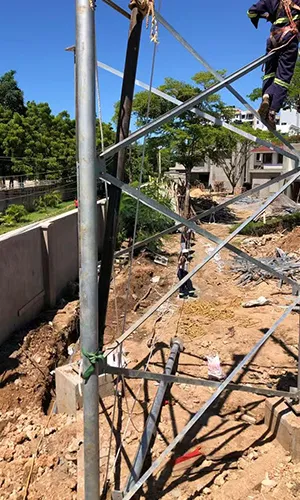 Трехгранная трубчатая башня связи