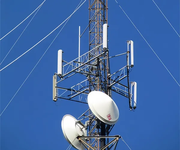 Мачта связи на оттяжках