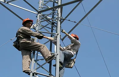 60-метровая мачта связи на оттяжках