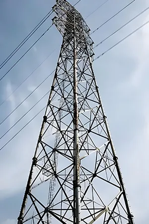 Четырехстоечная решётчатая мачта освещения из углового проката